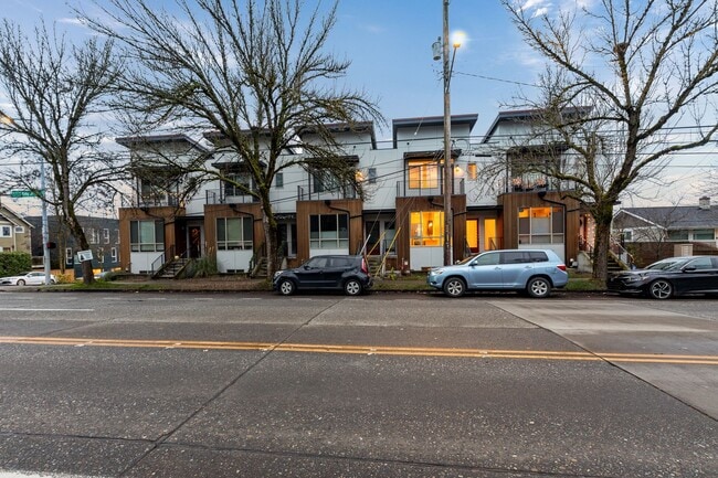 Building Photo - Modern 2 bed/3.5 bath Seattle townhome