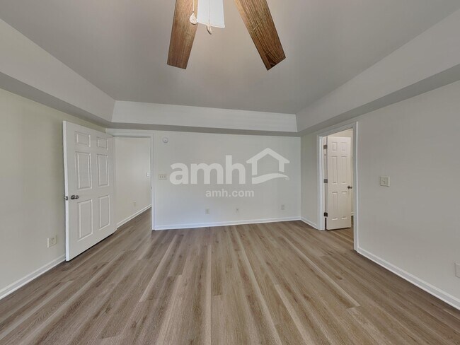 Building Photo - 8730 Royal Bluff Dr