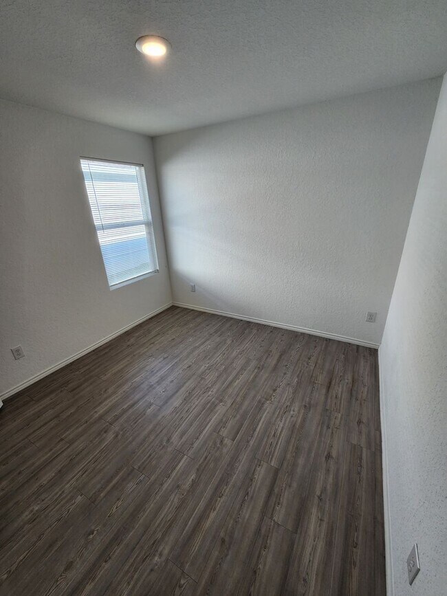 Building Photo - PALOMA Subdvison/ Converse Area