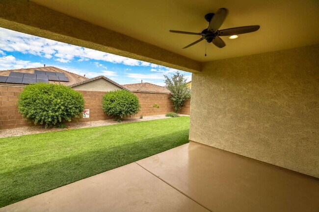 Building Photo - 4 Bedroom with new carpet and new interior paint in Saguaro Trails!