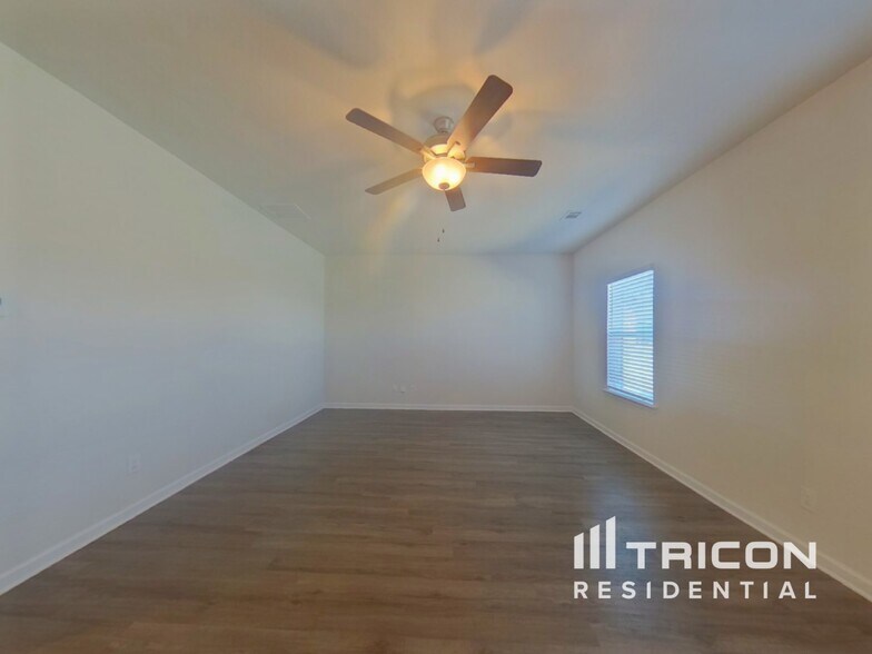 Building Photo - 823 Athens Ln