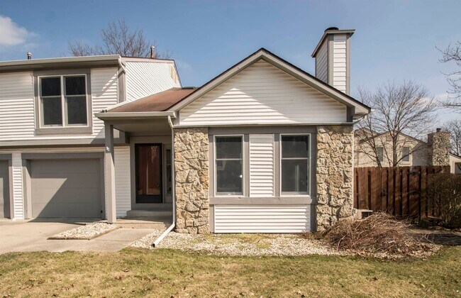 Building Photo - 6228 Sawmill Woods Dr