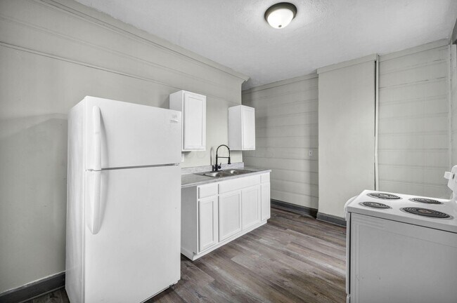 Building Photo - 365 S Eureka Ave