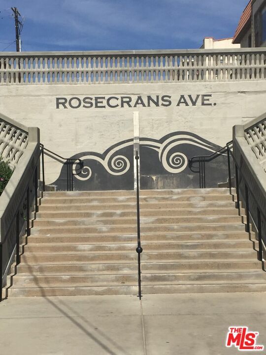 Building Photo - 472 Rosecrans Ave