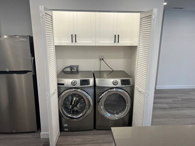 Building Photo - 7512 Tampa Ave