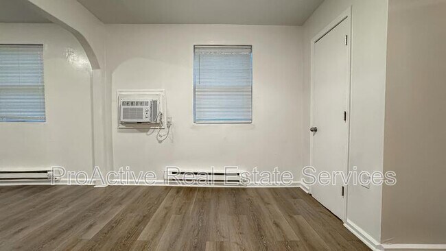 Building Photo - 3027 Peronne Ave