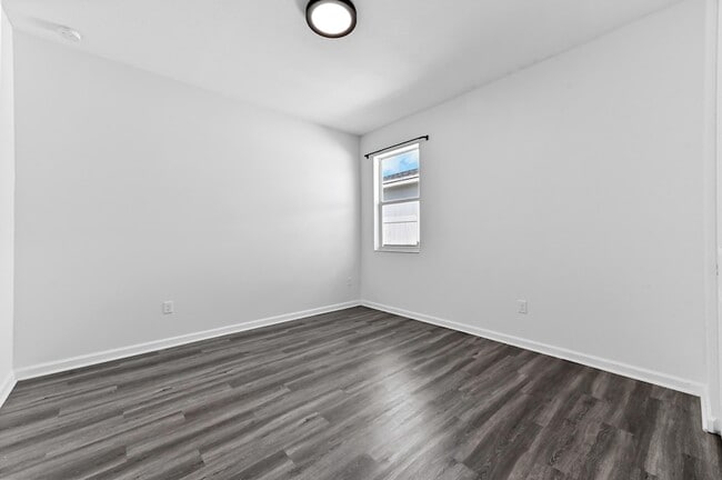Building Photo - 11381 SW Lyra Dr.