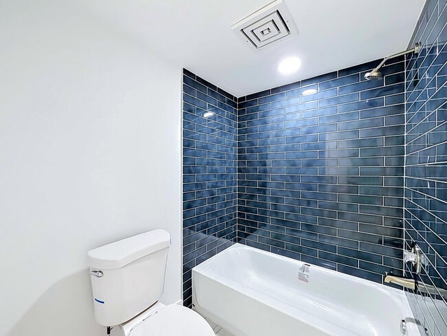 Building Photo - 2480 Presidential Way