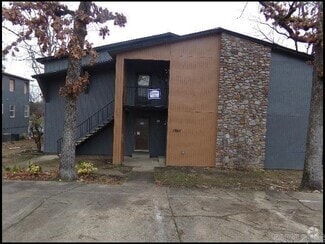 Building Photo - 1807 Sanford Dr