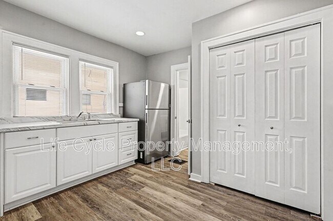 Building Photo - 507 Eastern Ave NE