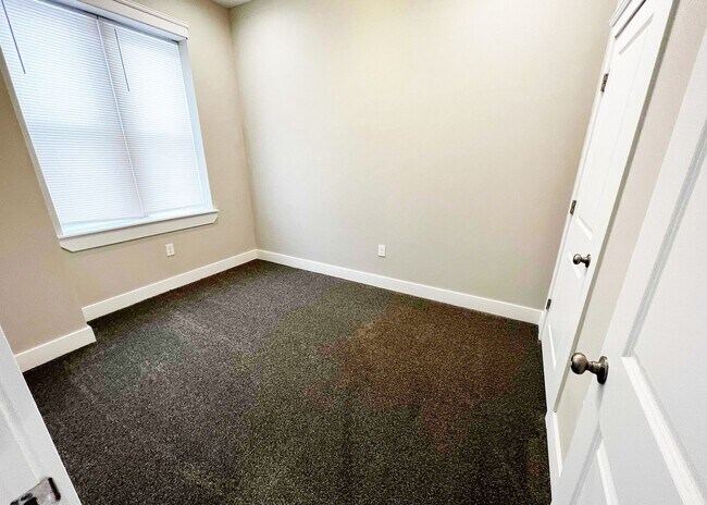 Building Photo - 3216 Bishop St