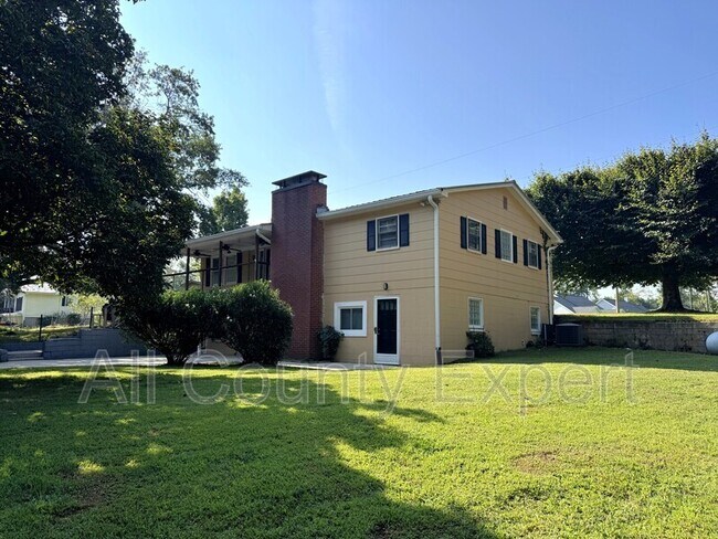 Building Photo - 9215 Long Hollow Rd