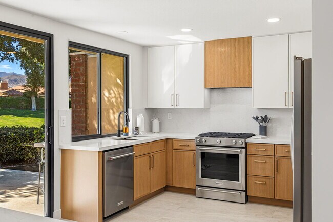 Building Photo - 179 Gran Via