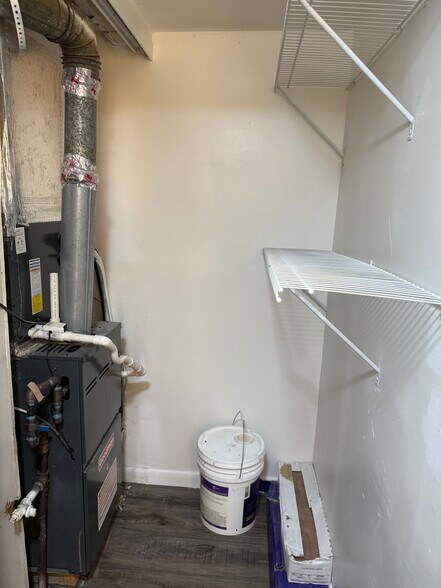 Building Photo - 323 Forest Park Rd