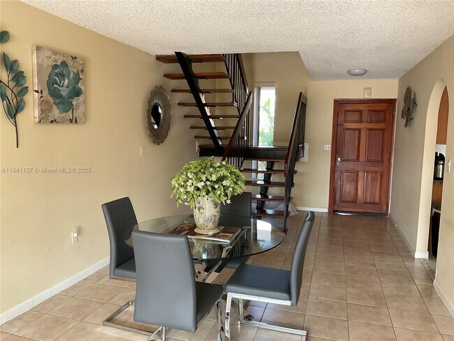 Building Photo - 6312 SW 139th Ct