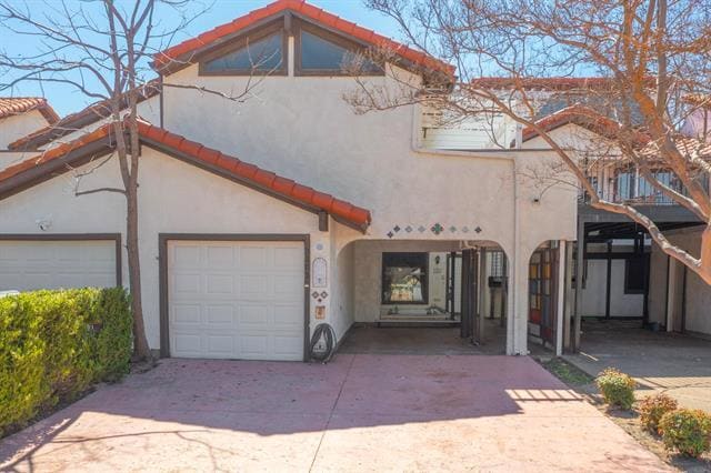 Building Photo - 3103 Lakeside Dr