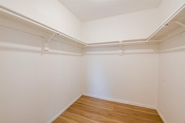 Building Photo - 5635 Greenhill Forest Dr