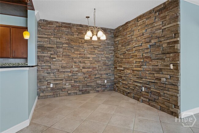 Building Photo - 2208 Walden Park Dr