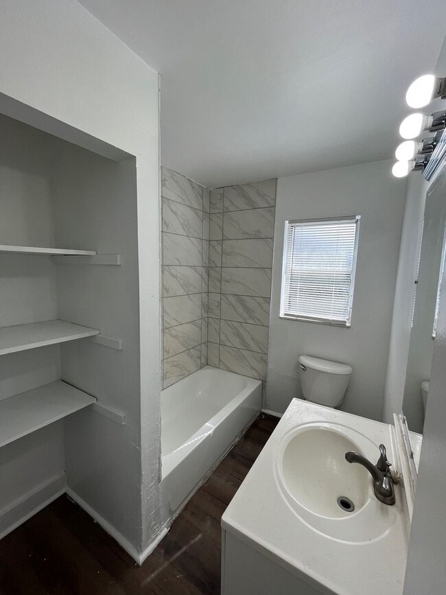 Building Photo - Two bed one bath home