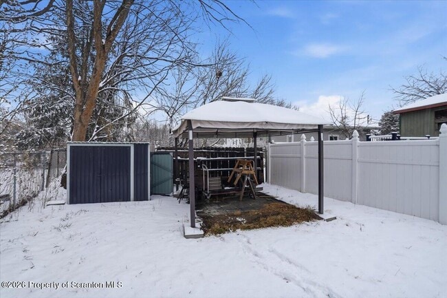 Building Photo - 239 Division St