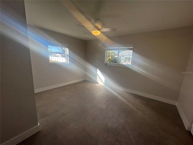 Building Photo - 322 Lasayette Dr NE