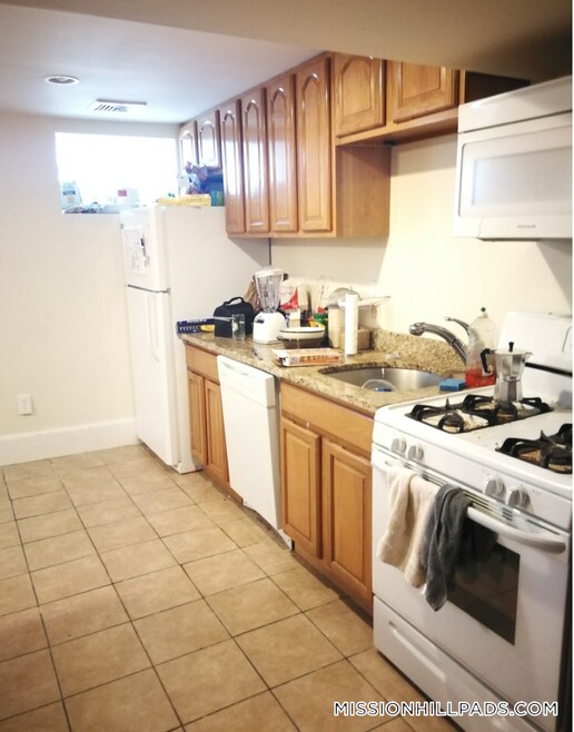 Building Photo - 1568 Tremont St