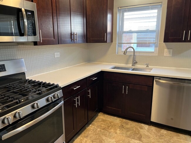 Building Photo - 8614 W Berwyn Ave