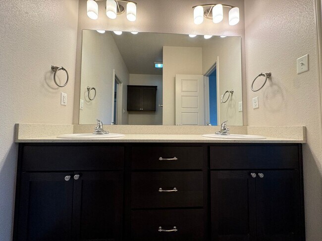 Building Photo - Cooper ISD- Luxury Duplex in Southwest Lub...