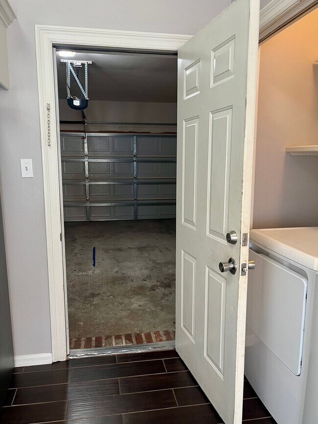 Building Photo - 303 Briarhaven Dr