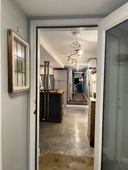 Entryway - 917 Constitution Ave NE