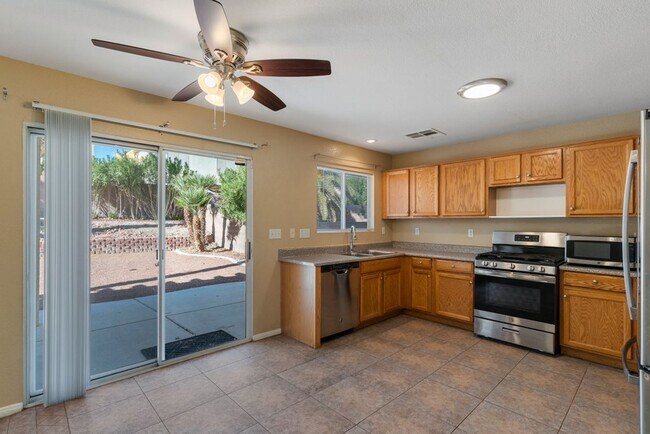 Building Photo - Beautiful 4 Bed 2.5 Bath Vaulted Ceilings,...