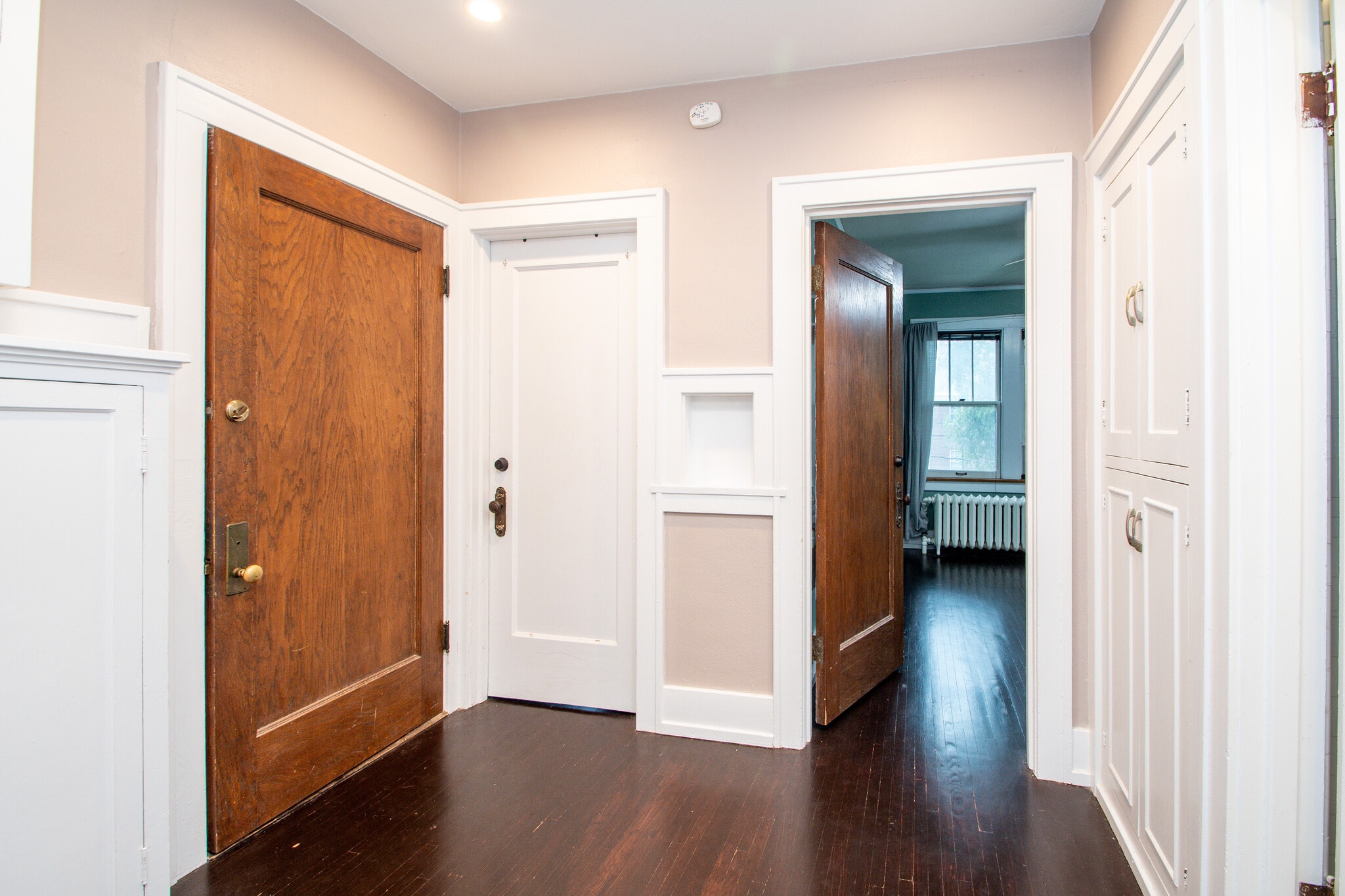 Building Photo - 1411 W Barker Ave