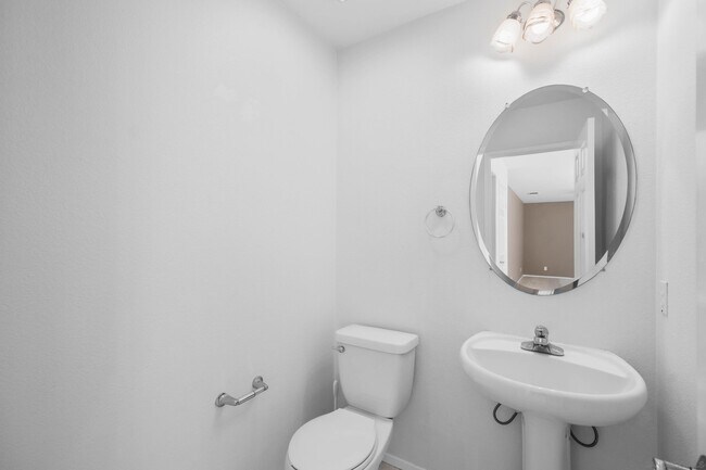 Building Photo - 42028 Pine Needle St
