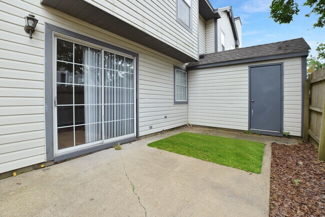 Building Photo - 240 Ferdinand Cir