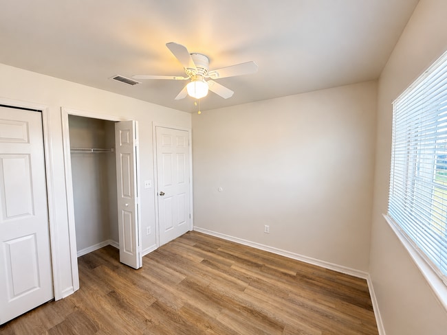 Building Photo - COZY 3 bed 2 bath lehigh