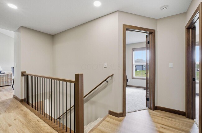 Building Photo - 557 Cannondale Ave