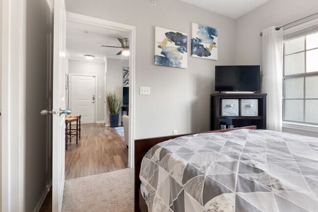 Building Photo - 5511 Pecan Spgs Rd