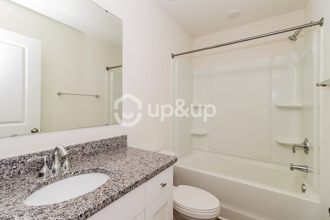 Building Photo - Fantastic 3bd/3ba home! Coming soon!