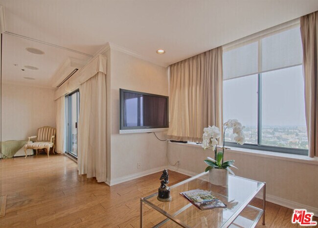 Building Photo - 10724 Wilshire Blvd