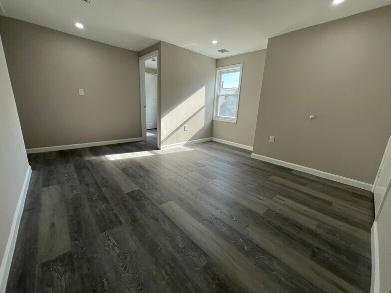 Building Photo - 16 Long Ave