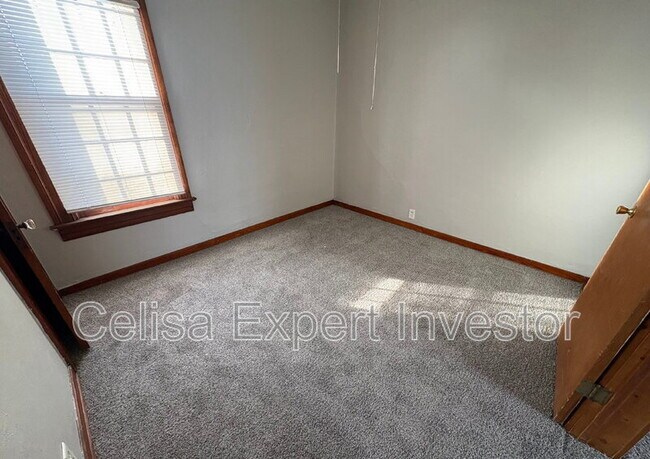 Building Photo - 2025 Pauline St