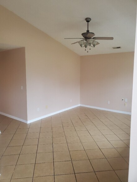 Building Photo - 8100 Webster Ct NE