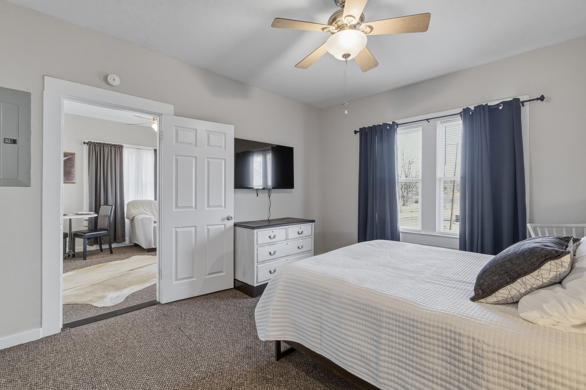 Building Photo - 701 Pine St