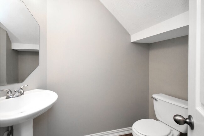 Building Photo - 10 E Artist Grove Cir