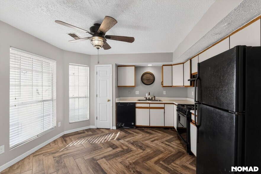 Building Photo - 1328 Rebecca Rd NE