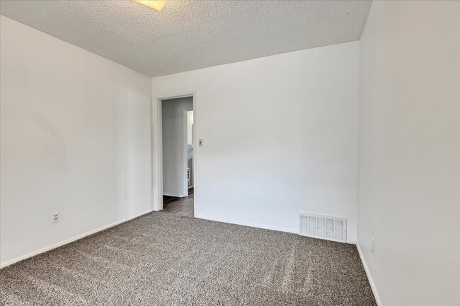 Building Photo - 2412 N Key Blvd