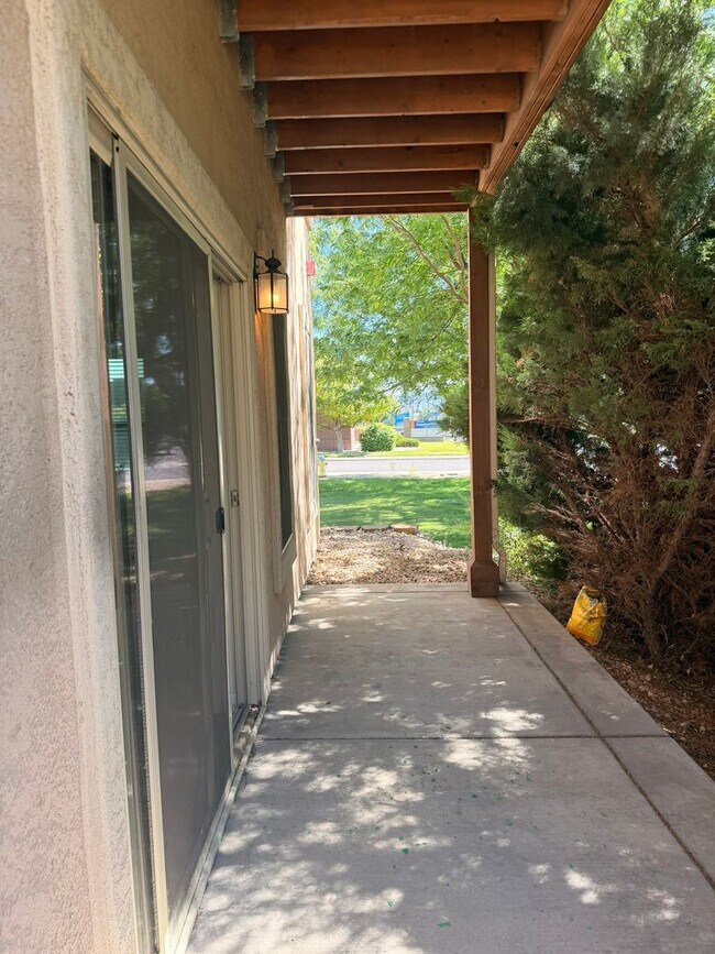 Building Photo - Awesome 2Bed 2Bath Condo Small Dog Considered!!!