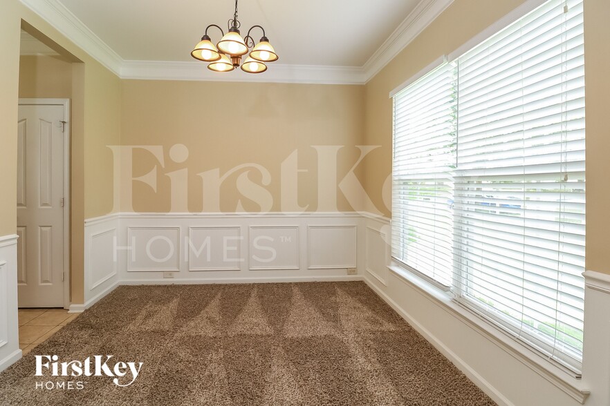 Building Photo - 8019 Bushy Creek Dr