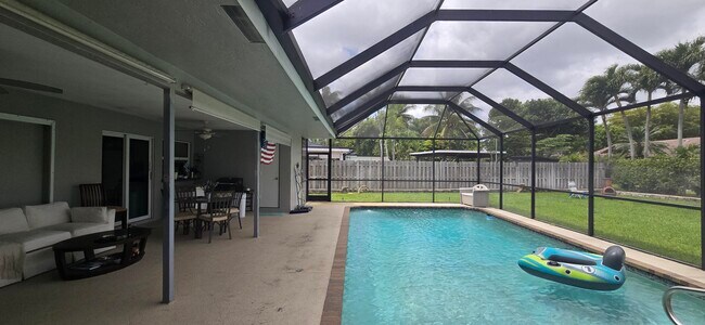 Building Photo - 288 NW 89th Ave