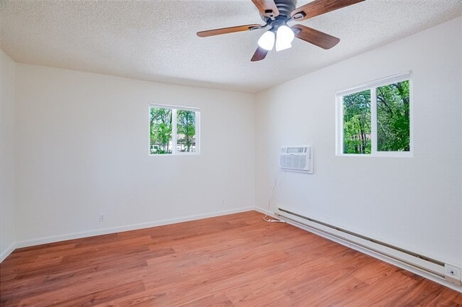 Building Photo - Huge Backyard Close to Downtown Prescott!